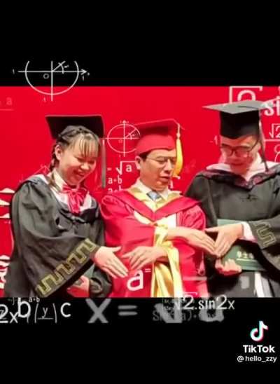 Presenter and two people cannot work out how to shake hands simultaneously in front of an audience