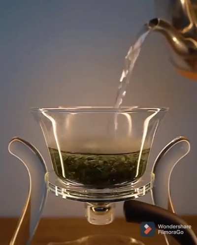 This glass teapot with a magnet inside