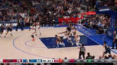 [Highlight] Luka hits the insane fadeaway to give him 31 through 3 quarters
