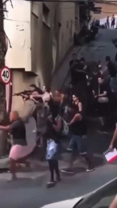 Police regret entering the wrong neighborhood in the slums of Brazil