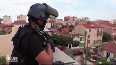 Armed forces (Gendarmerie) shoots suicidal man in the leg to stop himself from committing suicide
