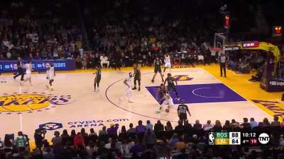 [Highlight] RUSS MAKES IT A 1 POINT GAME ?The @Lakers are on a 26-7 run on TNT