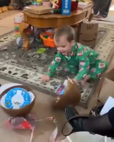 How to open a gift box