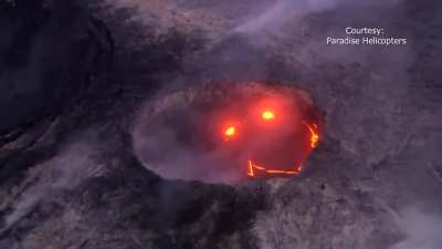 Kilauea (Hawaii, USA)’s Volcanic lava looks like smile emoji ( ? )! ?Mick Kalber/Paradise Helicopters