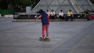 World Champion Isamu Yamamoto's amazing freestyle skateboarding performance (...wait for it)