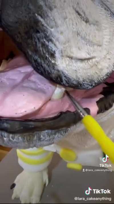 Making a realistic dog cake