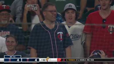 [Highlight] [Highlight] Twins Radio Announcer Cory Provus goes IN SHAMBLES after an out at first stands after a challenge