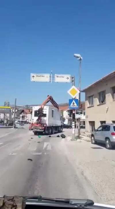Traffic light gets knocked out