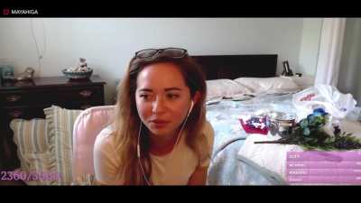 Fan meets streamer, her reaction made it a bit more bearable