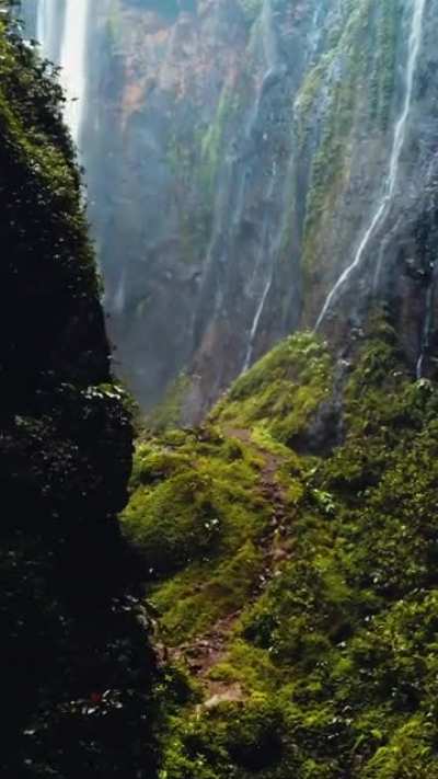 ? Tumpak Sewu Waterfalls, East Java Indonesia