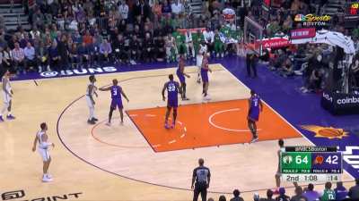 [Highlight] Jaylen Brown draws Booker's 4th foul of the first half and hits the fadeaway jumper