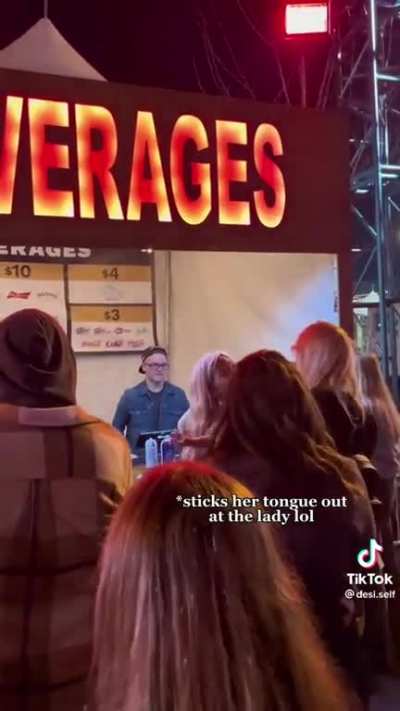 @lexiiisofly cuts in front of whole line. When confronted explains that she is so gorgeous, has 70,000 tiktok followers. Calls woman old and says she will beat her up. Spoiler! Doesn't do shit even after getting tossed to the floor. ?? CRINGEE