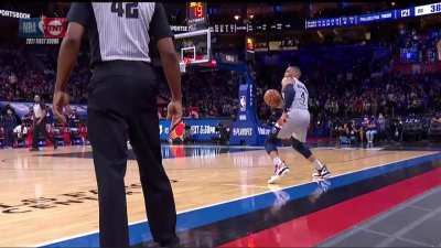 [Highlight] Westbrook steps out saving the ball