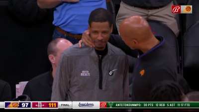 [Highlight] Wholesome moment as Monty Williams shares a warm embrace with Stephen Silas