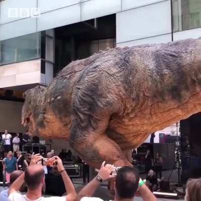 Wow! Giant animatronic dinosaur