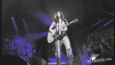KT Tunstall sings "I Want You Back," performing the parts of all of the Jackson Five by herself.