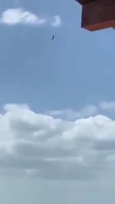 A kitesurfer flying a kite becomes a kite flying a kitesurfer
