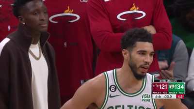 [Highlight] Late in the game, Al Horford screens for Tatum so that he could try to get 50. Tatum shakes his head no, and then tells Kyle Lowry "I already got a 50"