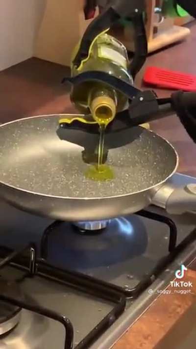 Boy sure wish I knew how to fry an egg"