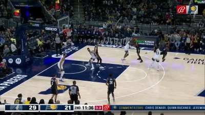 [Highlight] Bennedict Mathurin hits the acrobatic jumper after slipping!