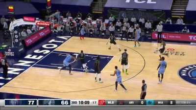 [Highlight] Morant throws down a ridiculous double clutch dunk