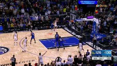 [Highlight] Klay hits a huge three to make it a one point game.
