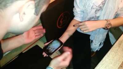 Meet cockroach Boris. Nice app for smartphone.