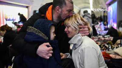 At the age of 81, a former British Navy pilot goes to Ukraine to help fight against Putin's invaders. "My wife has died and I'm on my own. I want to help people"