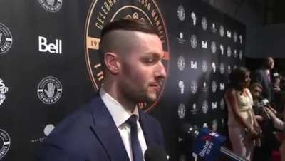 Hockey player is at a Nelson Mandela charity event, doesn’t know who Mandela is but tries to play it off like he does when asked
