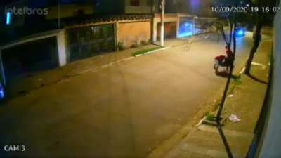 Attempted to rob someone instead they got some sweet instant regret.