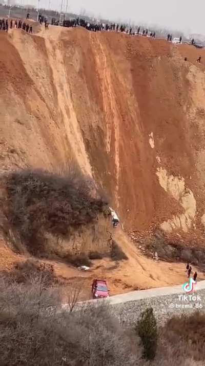 SUV climbs a "wall"