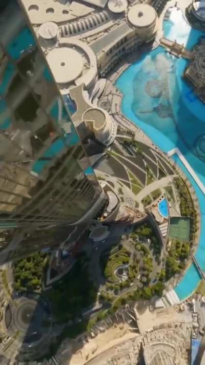 This is the Burj Khalifa skyscraper in Dubai like you’ve never seen it before.