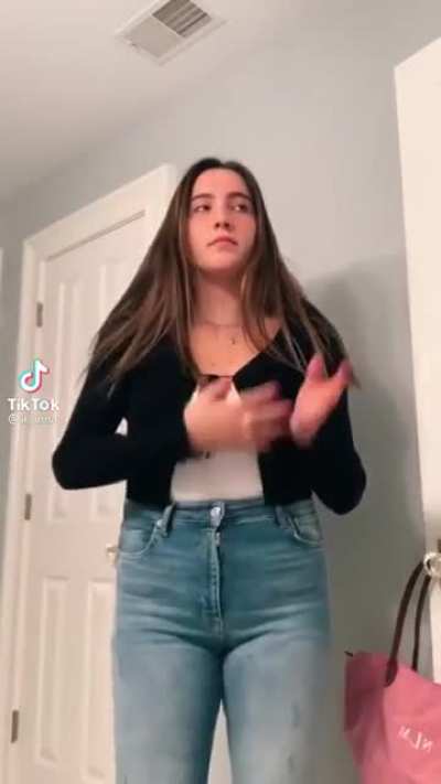 "Look guys! I'm quirky and love spongebob! #notlikeothergirls"
