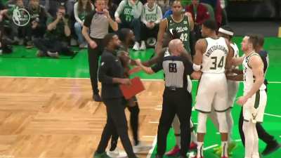 [Highlight] Things get a little spicy during Christmas between Giannis, Jaylen Brown, Smart and Thanasis, play under review for "altercation that didn't dissolve"