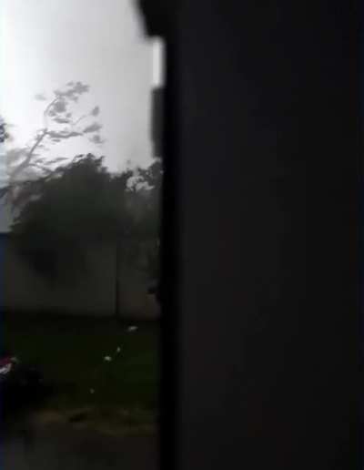 Maybe if I close my blinds the tornado will go away
