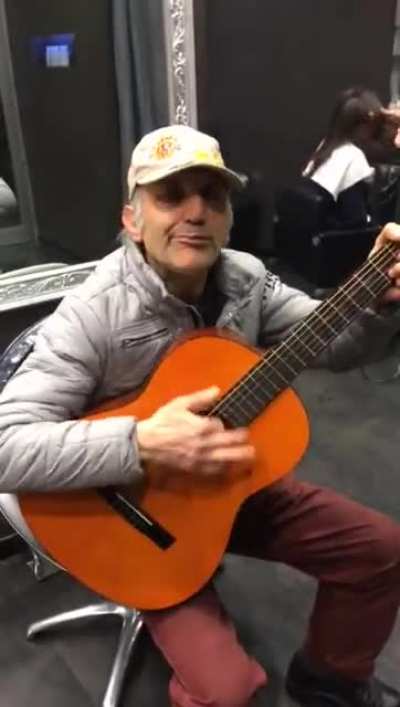 Busker performs Western song in epic style