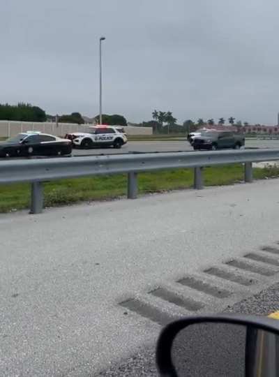 Guy in white car shot a cop &amp; brought the entire force out after him