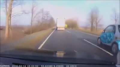 So many aggressive idiots in this video and no care for life at all