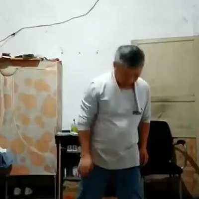 Amazing nunchaku skills ?