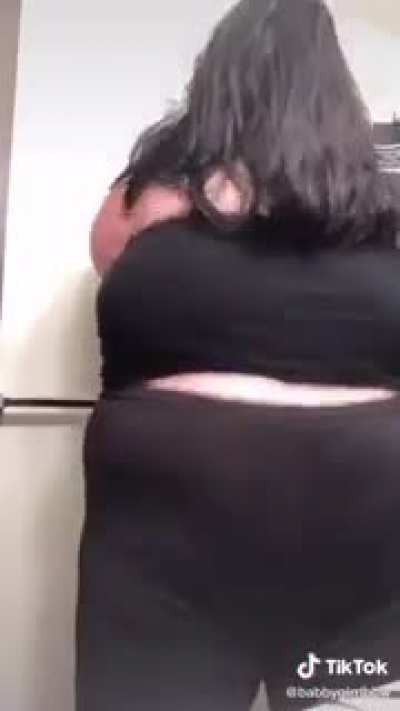 i dont wanna see the white girl twerk