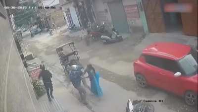 Chain snatcher get caught in under 30s