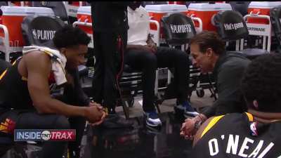 [Highlight] Quin Snyder Talks To Donovan Mitchell During A Timeout: "You keep getting your mind right and it overcomes everything."