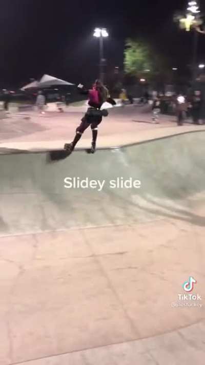 19 year old girl hogs entire bowl, jokes about attacking some 14 year olds, and is saying she’s being gatekeeped by the people who tell her to be more respectful to others