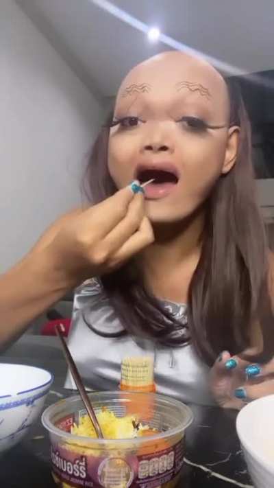 Watch "hot girl eating" challenge, can you watch til the end?