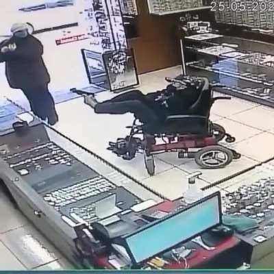 Man with no arms commits armed robbery