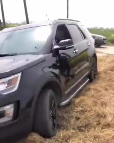 "Well that went from minor inconvenience to absolute catastrophe quite nicely" What not to do if your SUV is stuck on dry grass