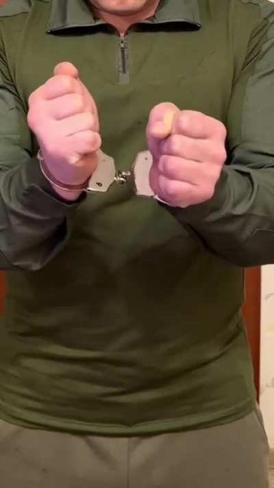 How to break handcuffs