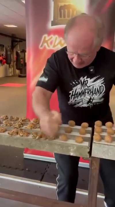 293 WALNUTS IN 60 SECONDS A GUINESS RECORD "(source link in description)"