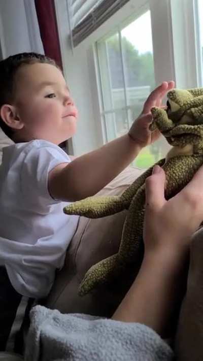 My son is having a hard time with the word "frog"