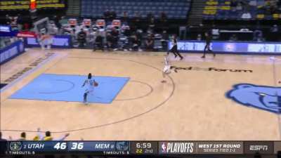 [Highlight] Ja Morant with a 360 drunk!